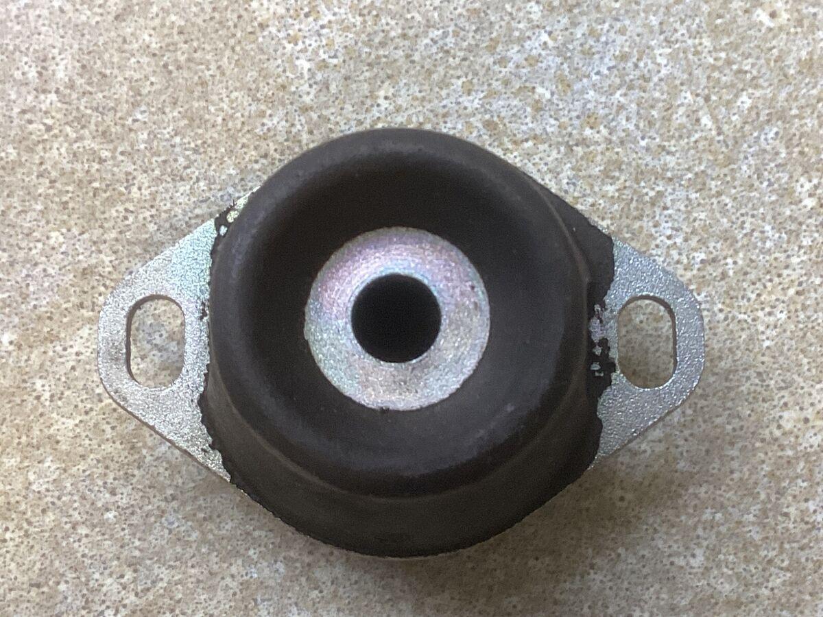 OEM 2：11140300004 PEUGEOT Engine Mount
