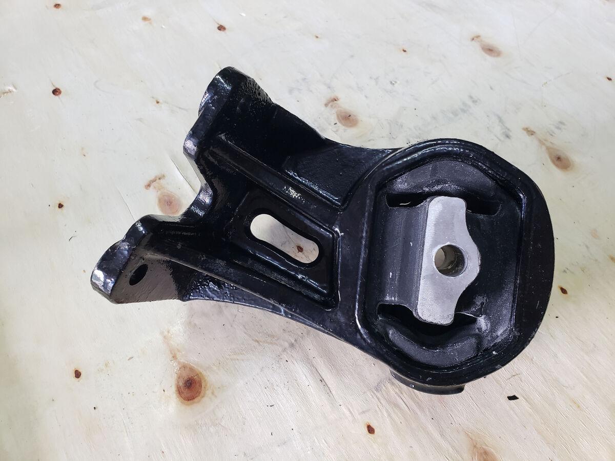 OEM 1：68043475AA DODGE Engine Mount